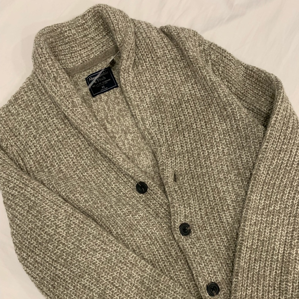 ABERCROMBIE AND FITCH CARDIGAN